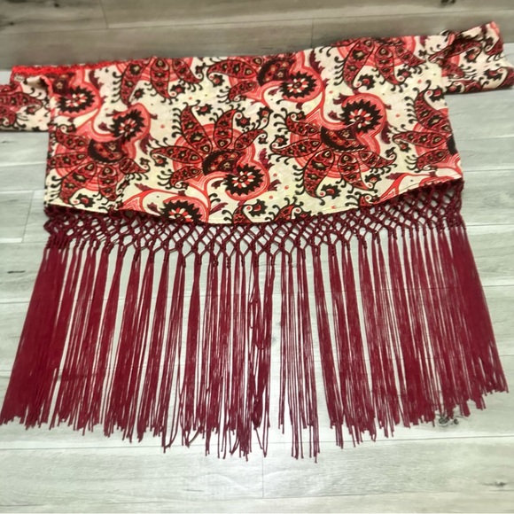 Michael Kors Coral and Cream Paisley Off-Shoulder Fringe Top M - Picture 9 of 10